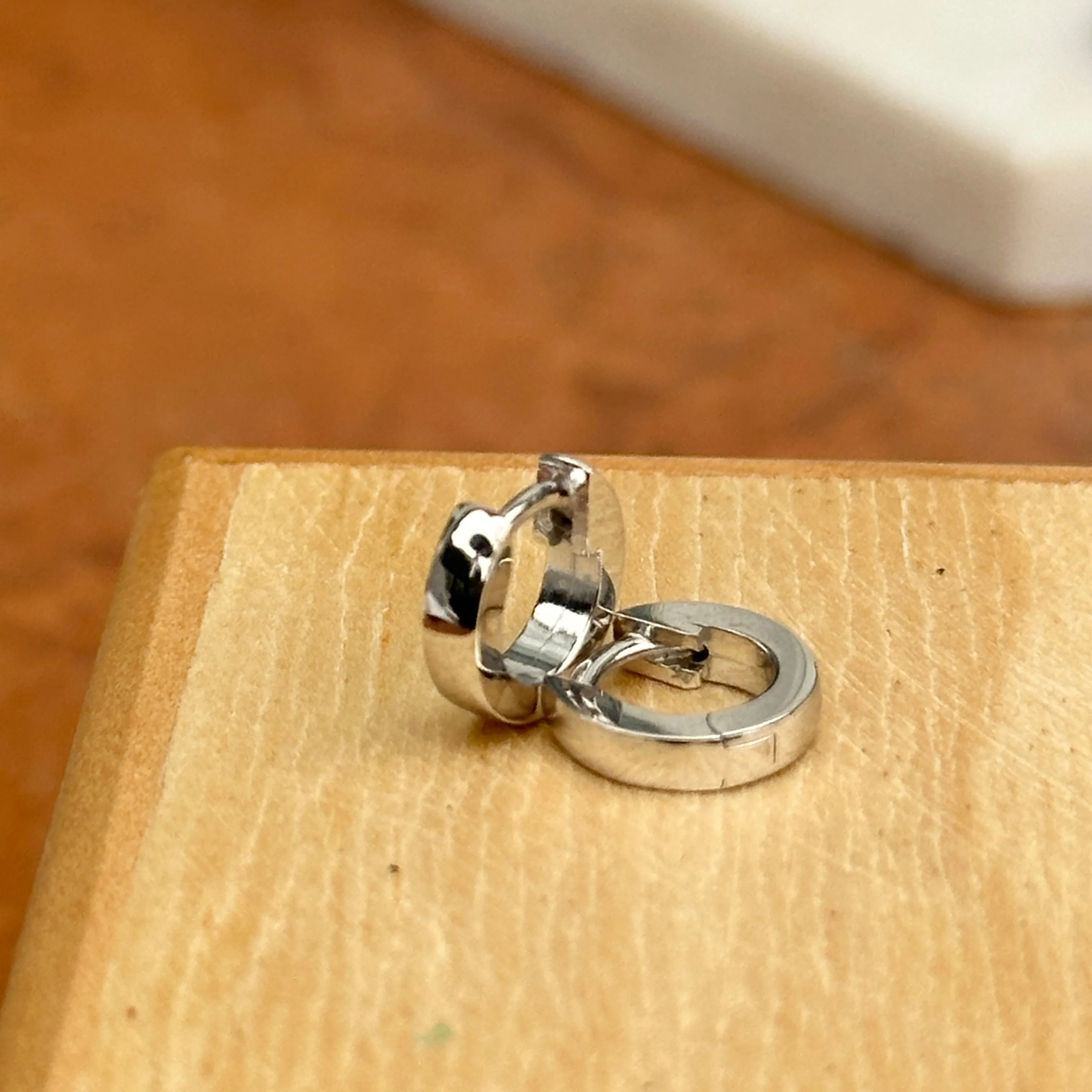 14KT White Gold Solid Hinged Huggie Hoop Earrings 9.5mm