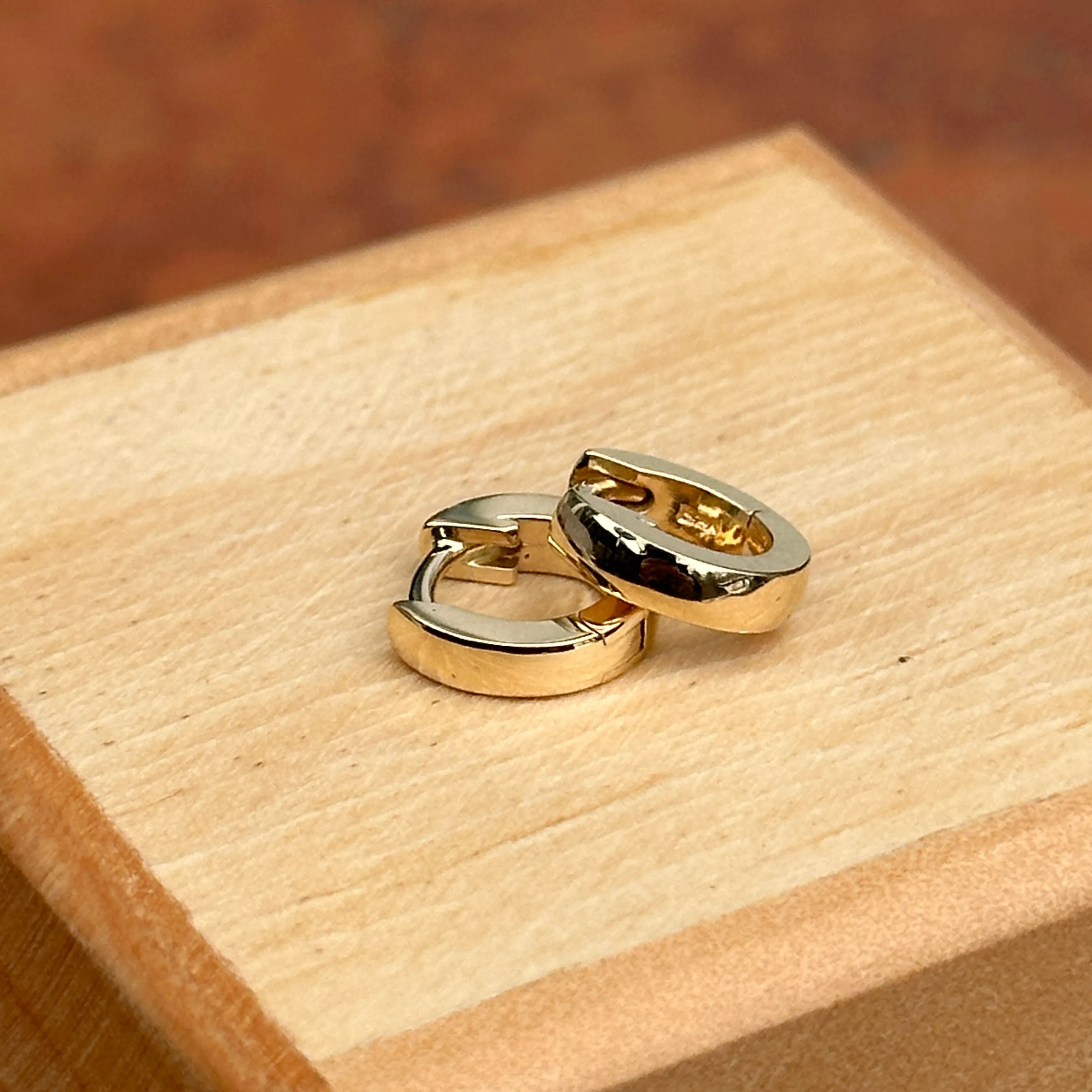 14KT Yellow Gold Solid Hinged Huggie Hoop Earrings 9.5mm
