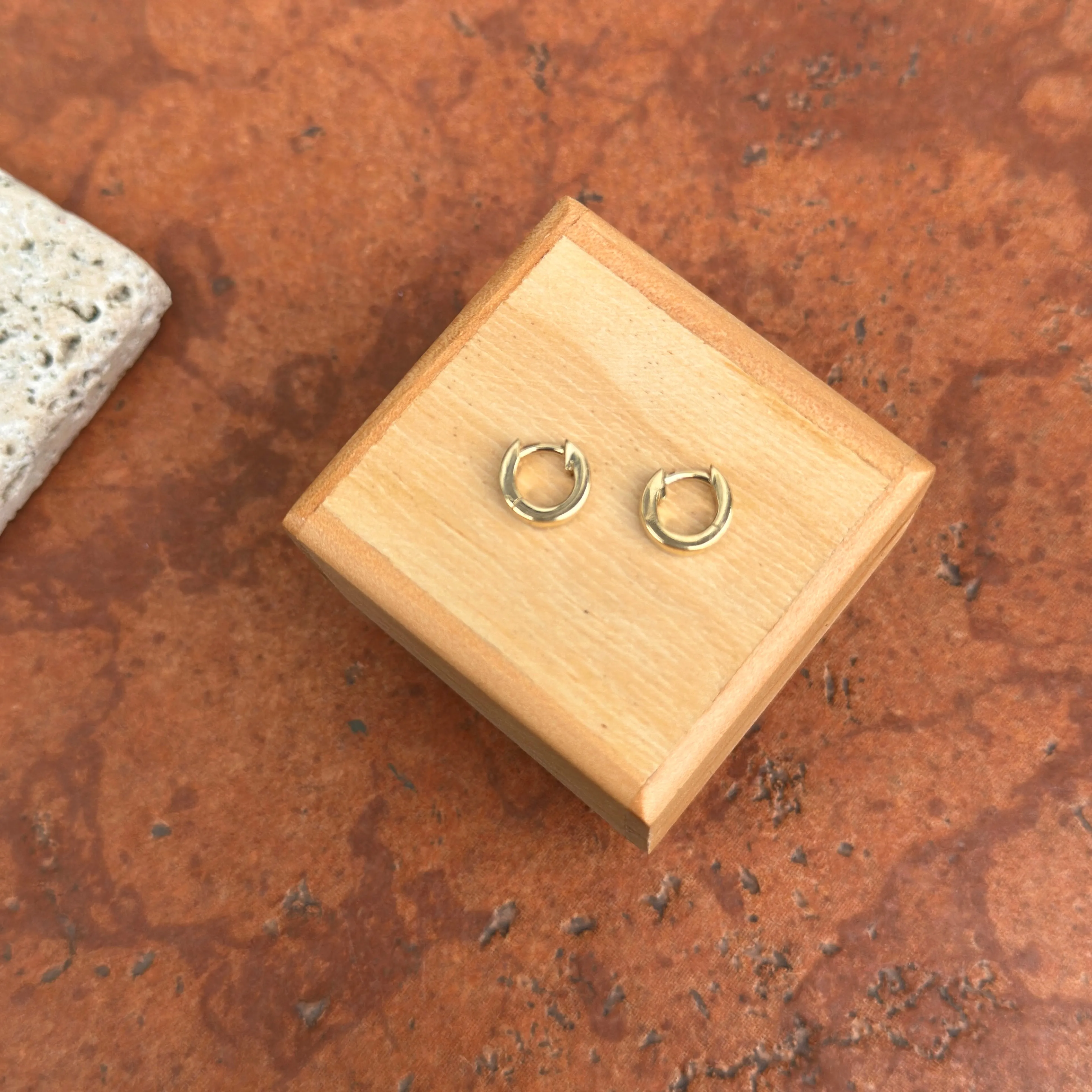 14KT Yellow Gold Solid Hinged Huggie Hoop Earrings 9.5mm