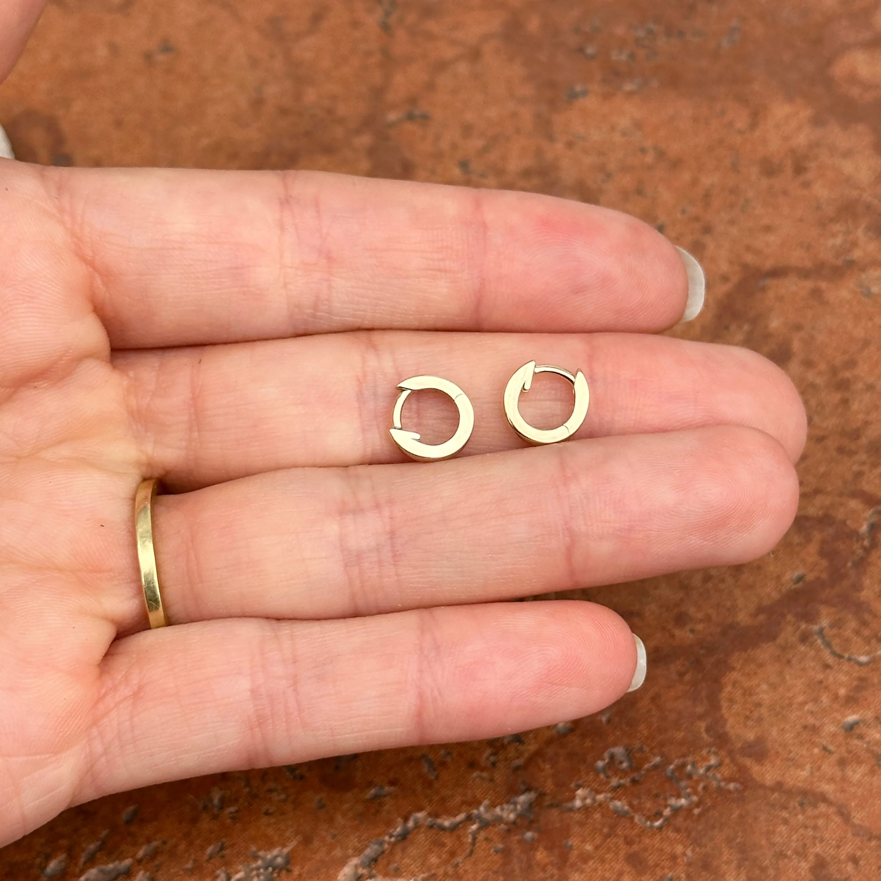 14KT Yellow Gold Solid Hinged Huggie Hoop Earrings 9.5mm