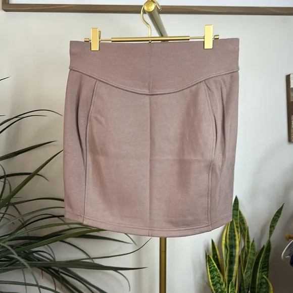 2024 Lululemon Scuba High-Rise Mini SkirtTaupetastic