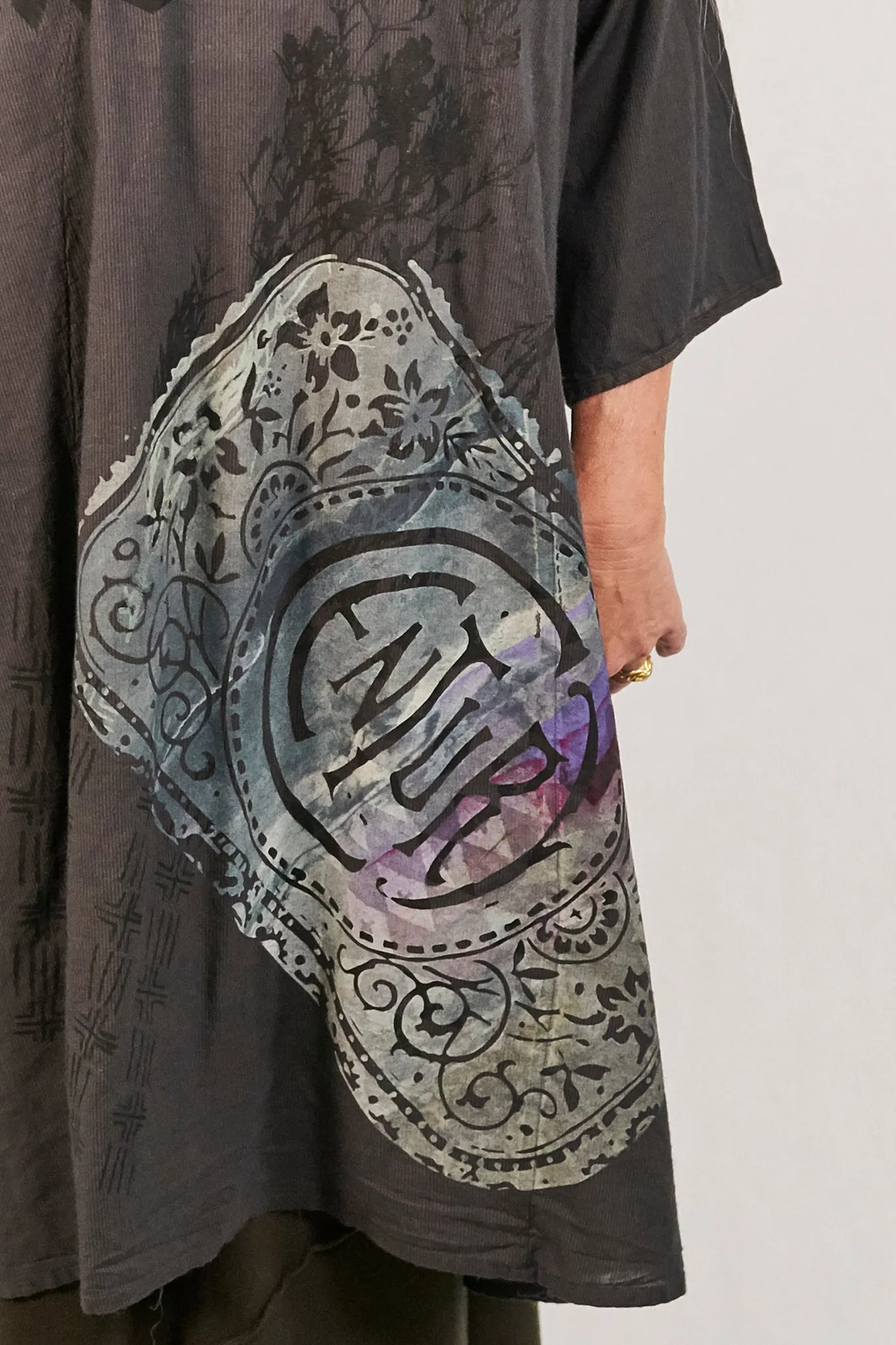 2193-Venetian-Soft Black-Mystical Emblem