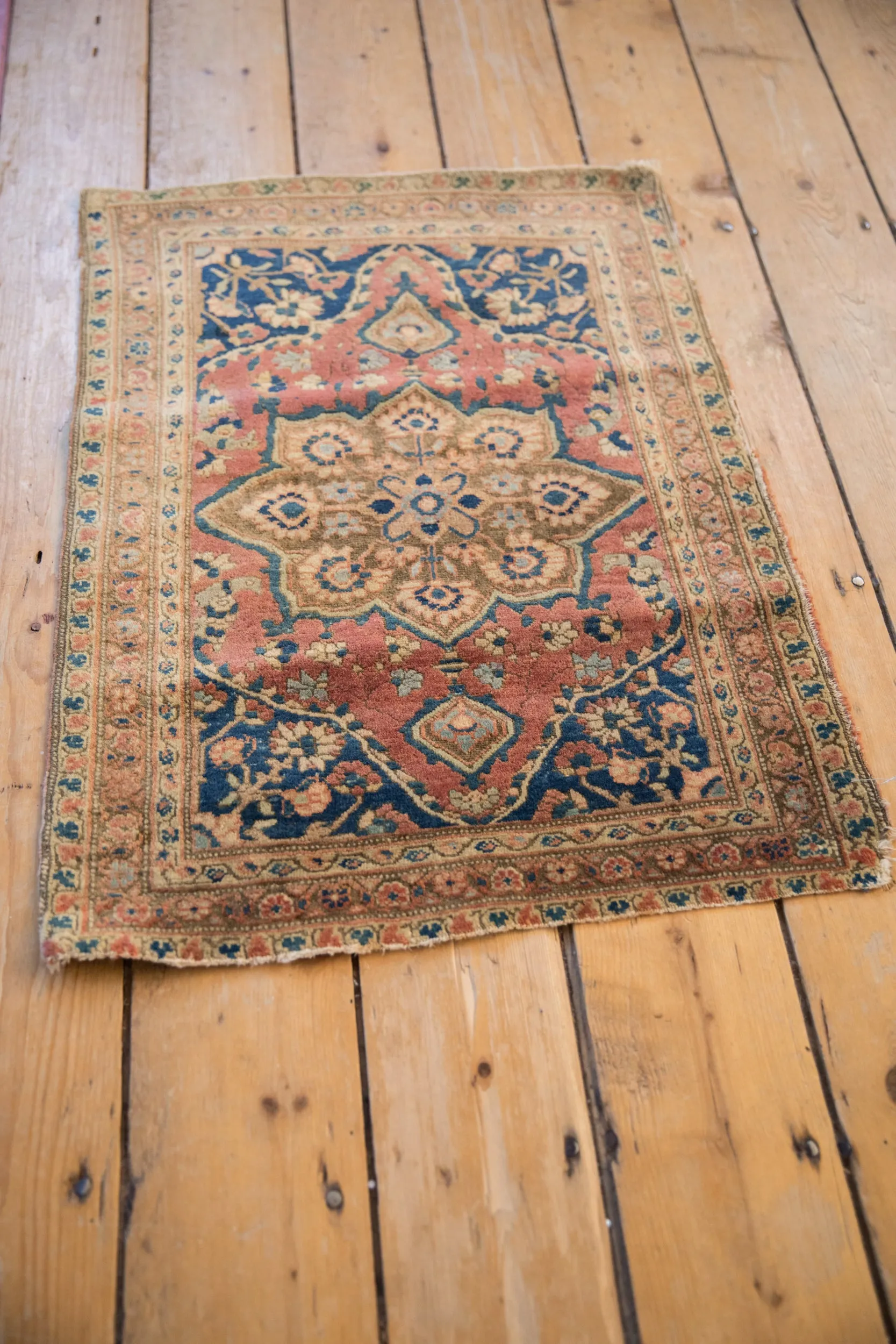 2x2.5 Small Antique Farahan Rug
