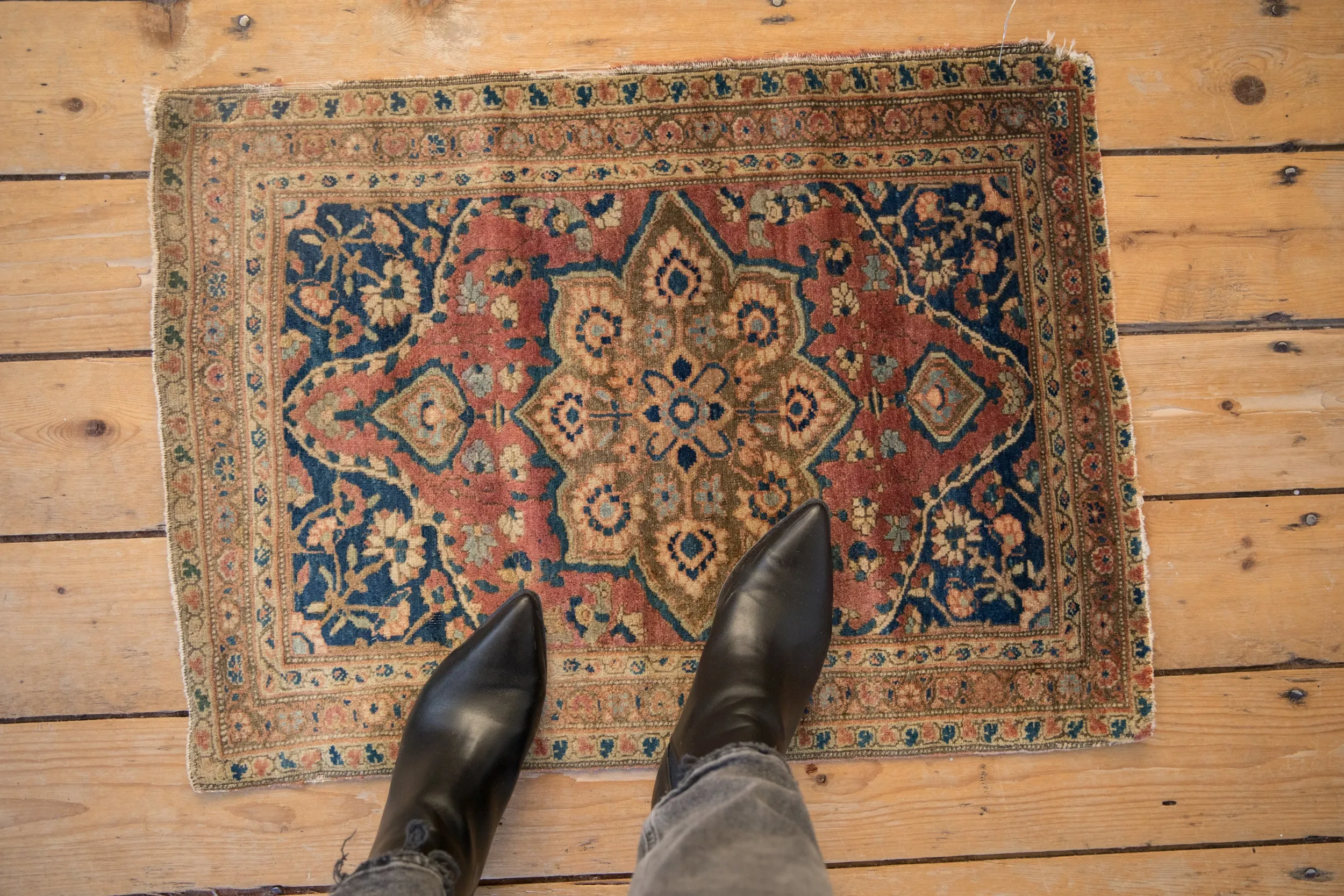 2x2.5 Small Antique Farahan Rug