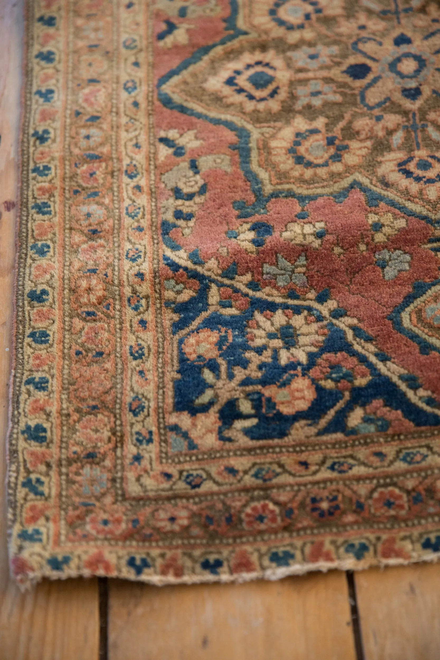 2x2.5 Small Antique Farahan Rug