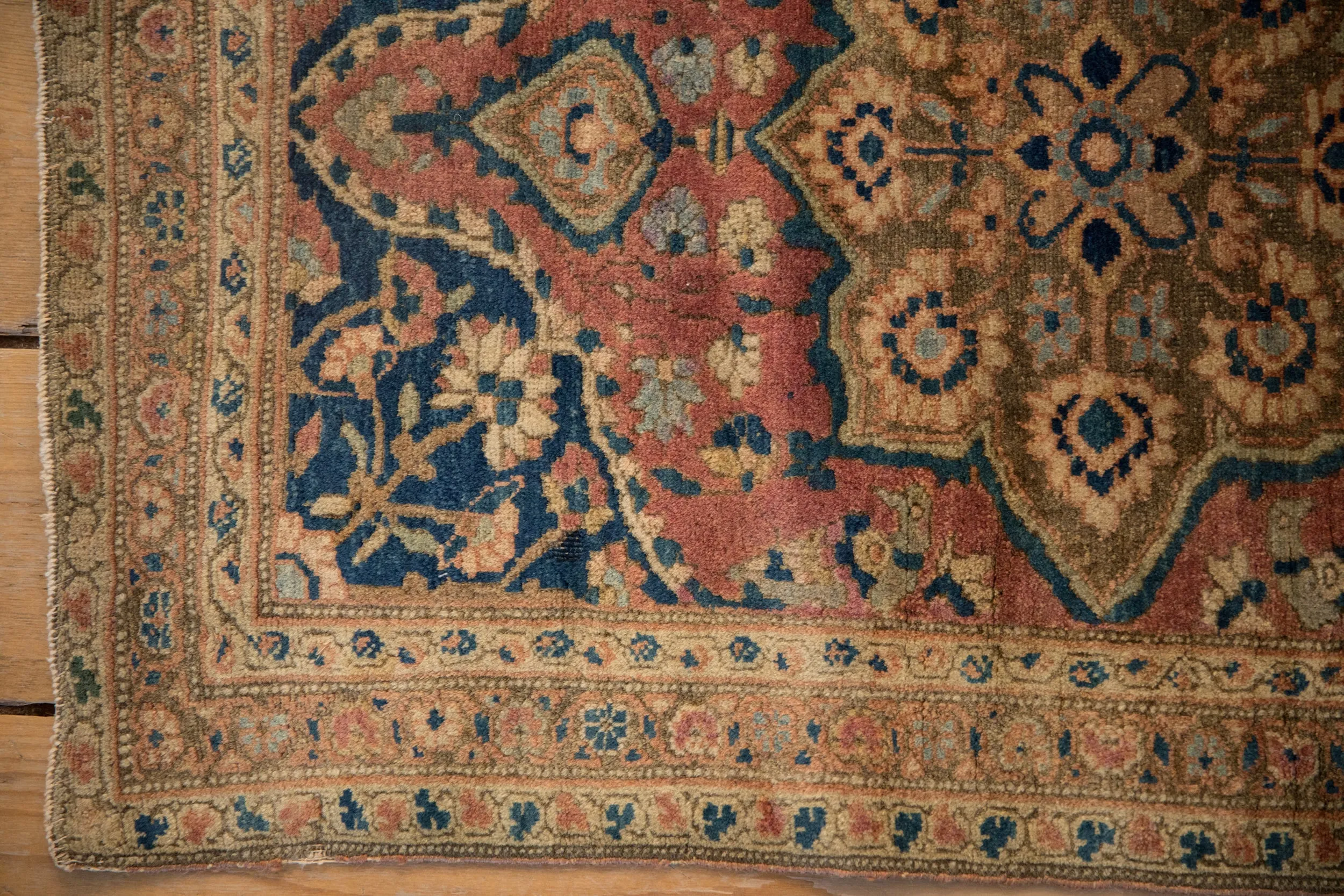 2x2.5 Small Antique Farahan Rug