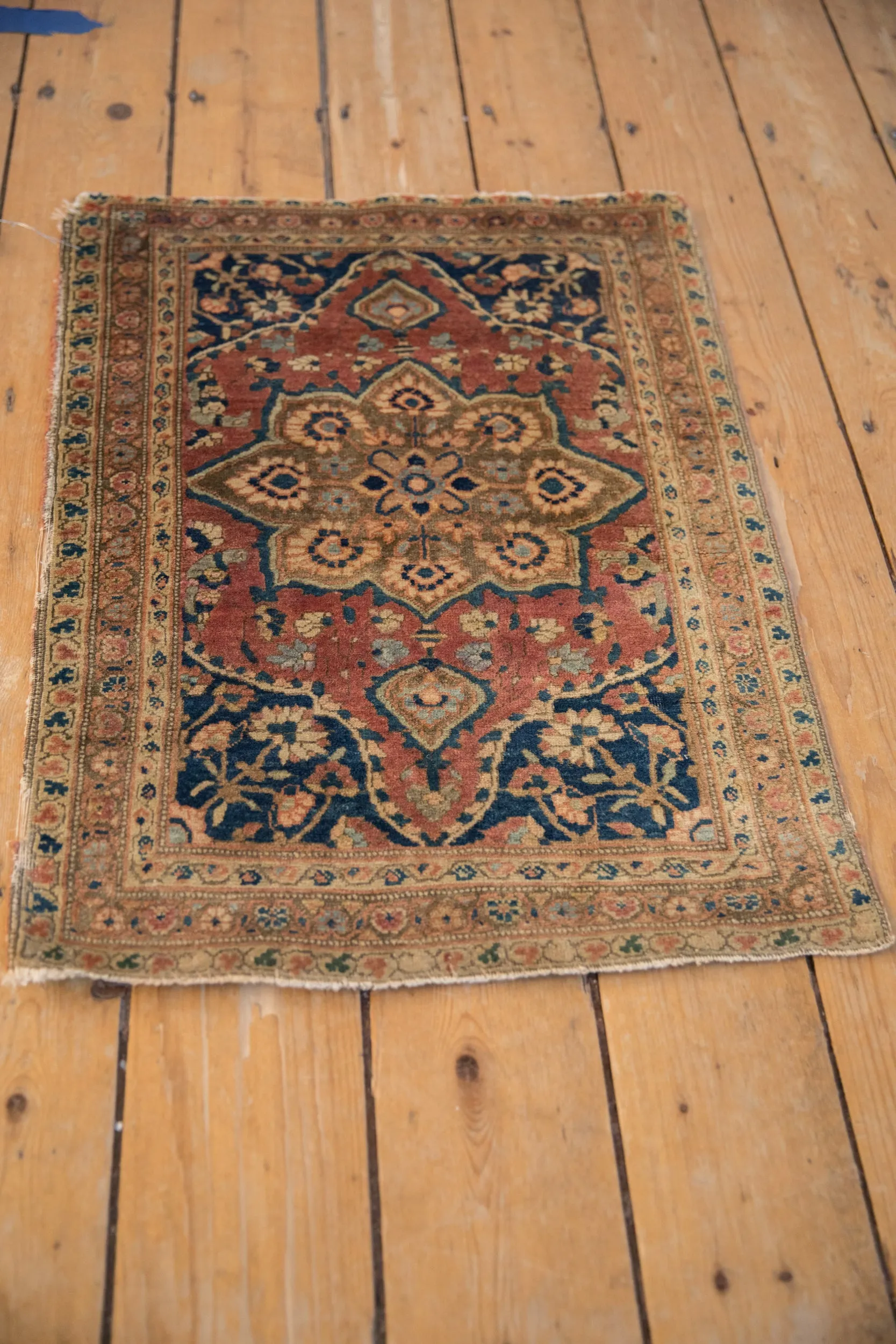 2x2.5 Small Antique Farahan Rug