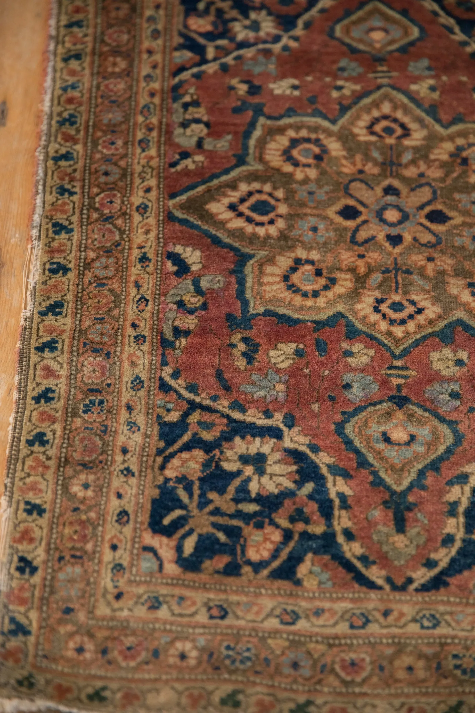 2x2.5 Small Antique Farahan Rug