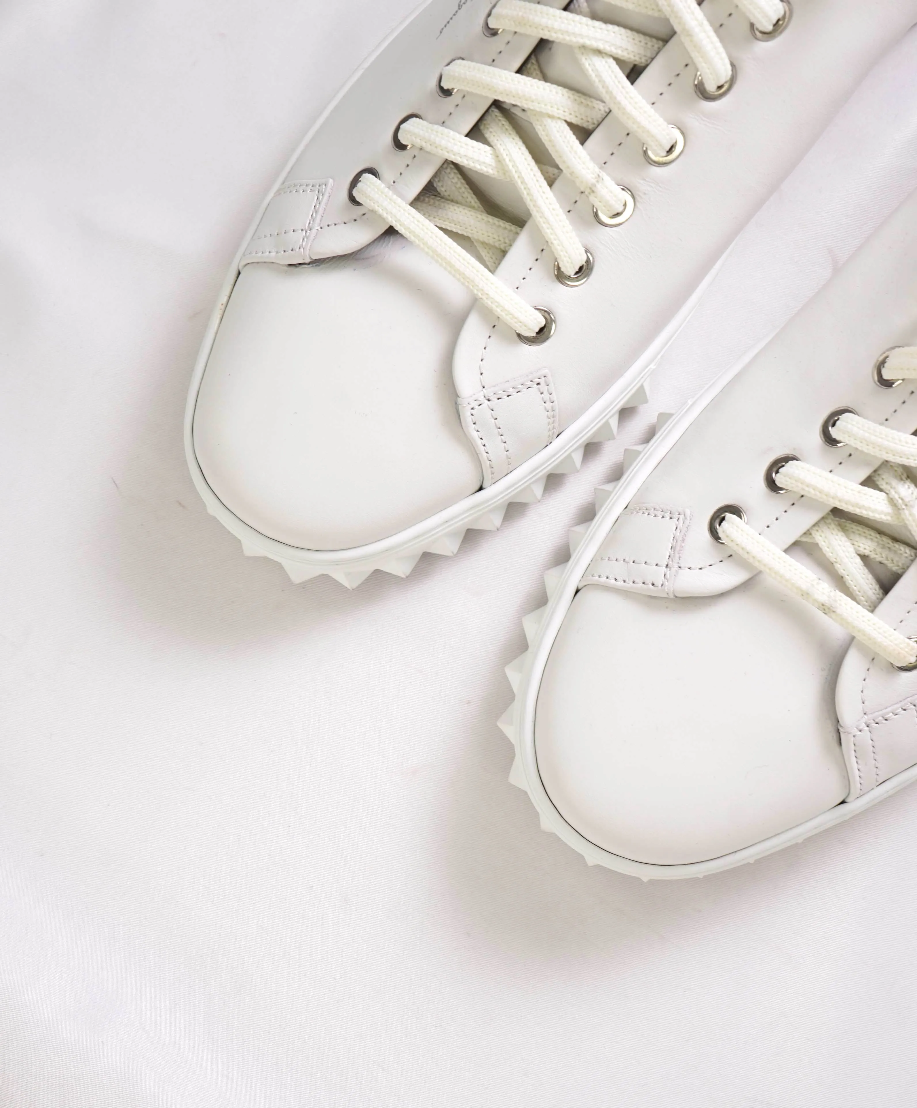 $750 SALVATORE FERRAGAMO - *Rhinoceros* White Gancini Sneaker - 10 US