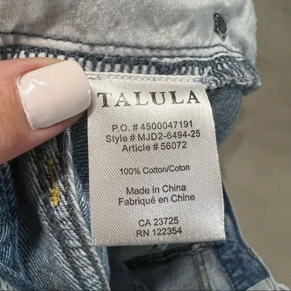 ARITZIA TALULA Low Rise Jean Shorts