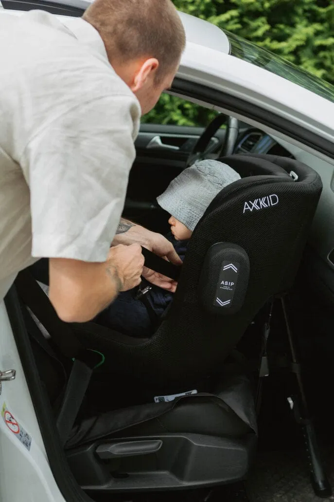Axkid Minikid 4 - Tar with Free Accessory
