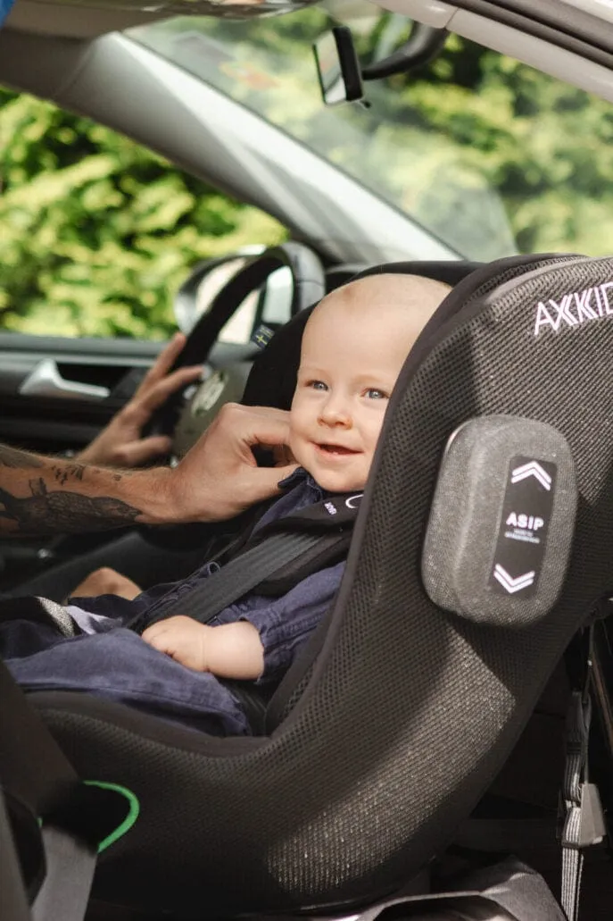 Axkid Minikid 4 - Tar with Free Accessory