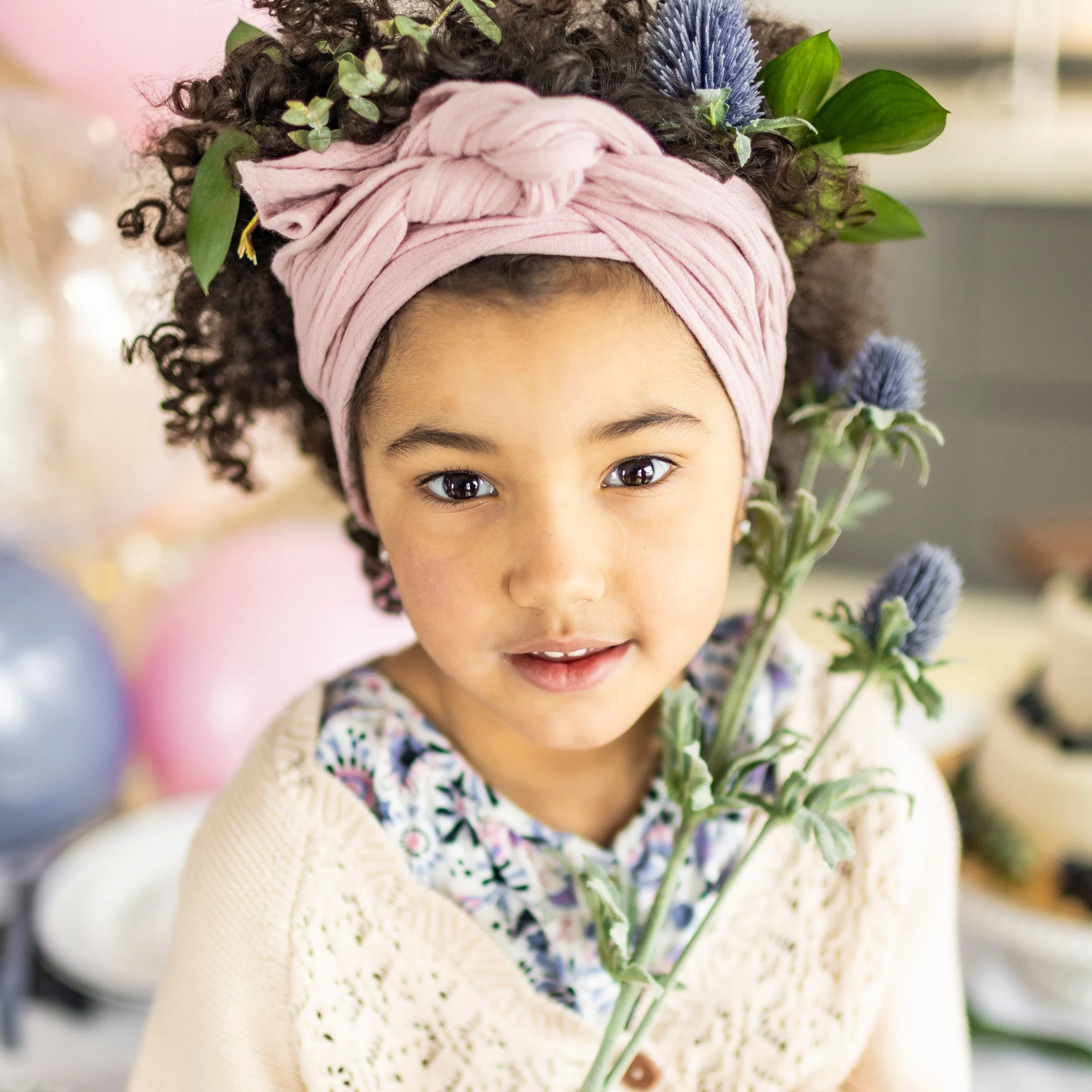 Bandeau rose avec boucle à l’avant, enfant || Pink headband with a loop in front, child