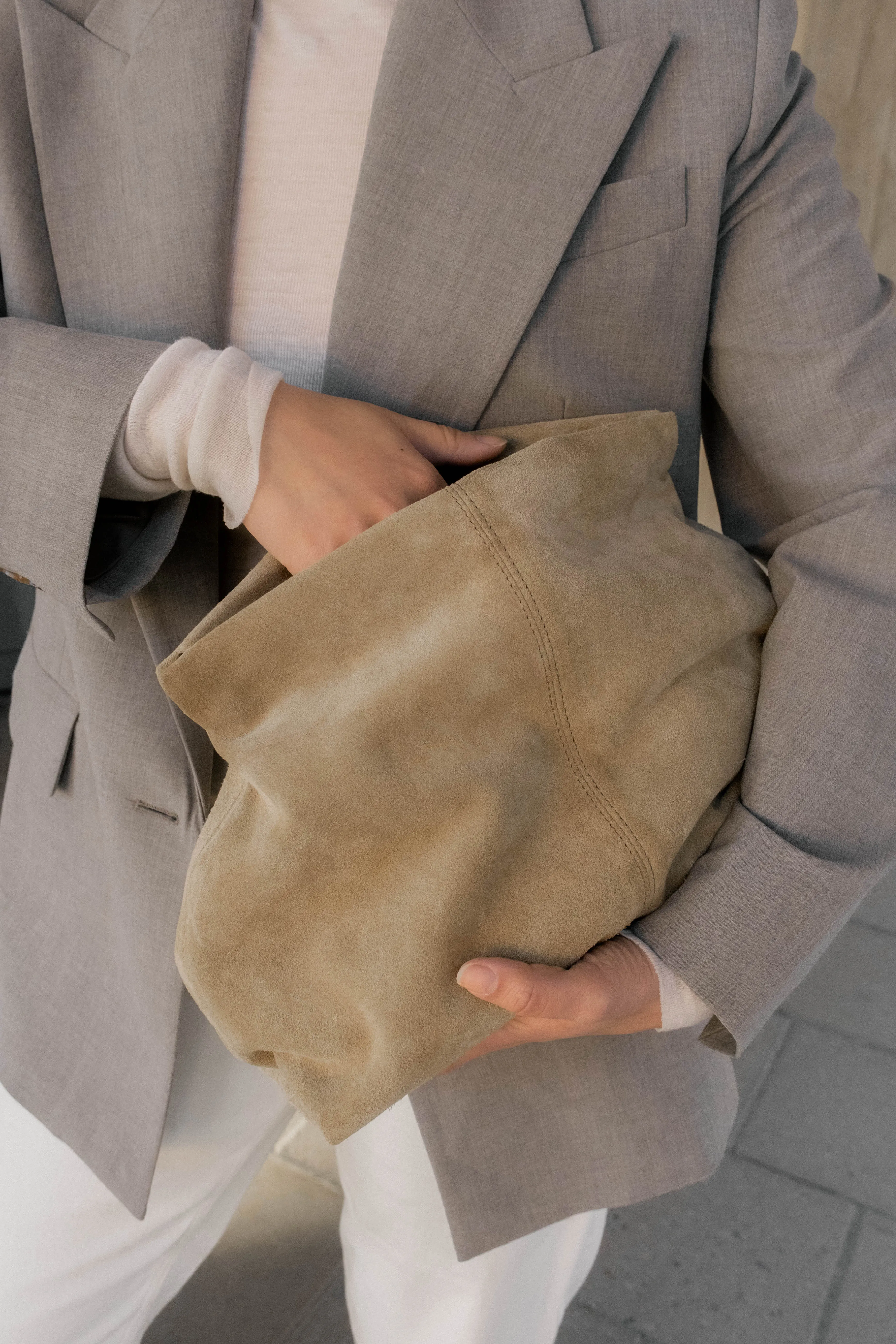 Clay Clutch Suede Sand