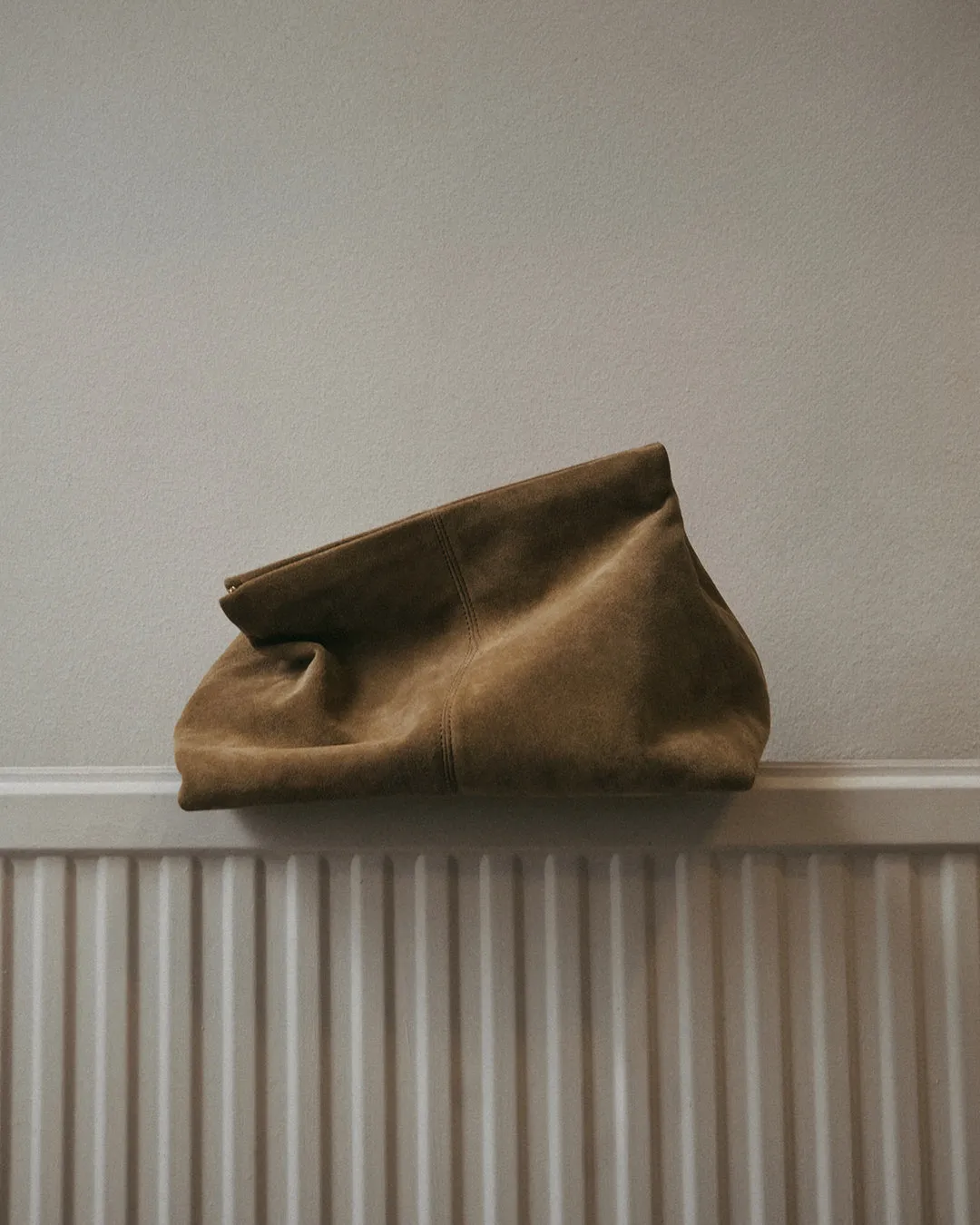 Clay Clutch Suede Sand