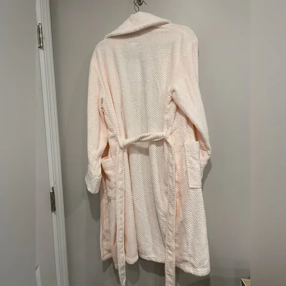Daniel Buchler Light Pink Plush Robe - NWT