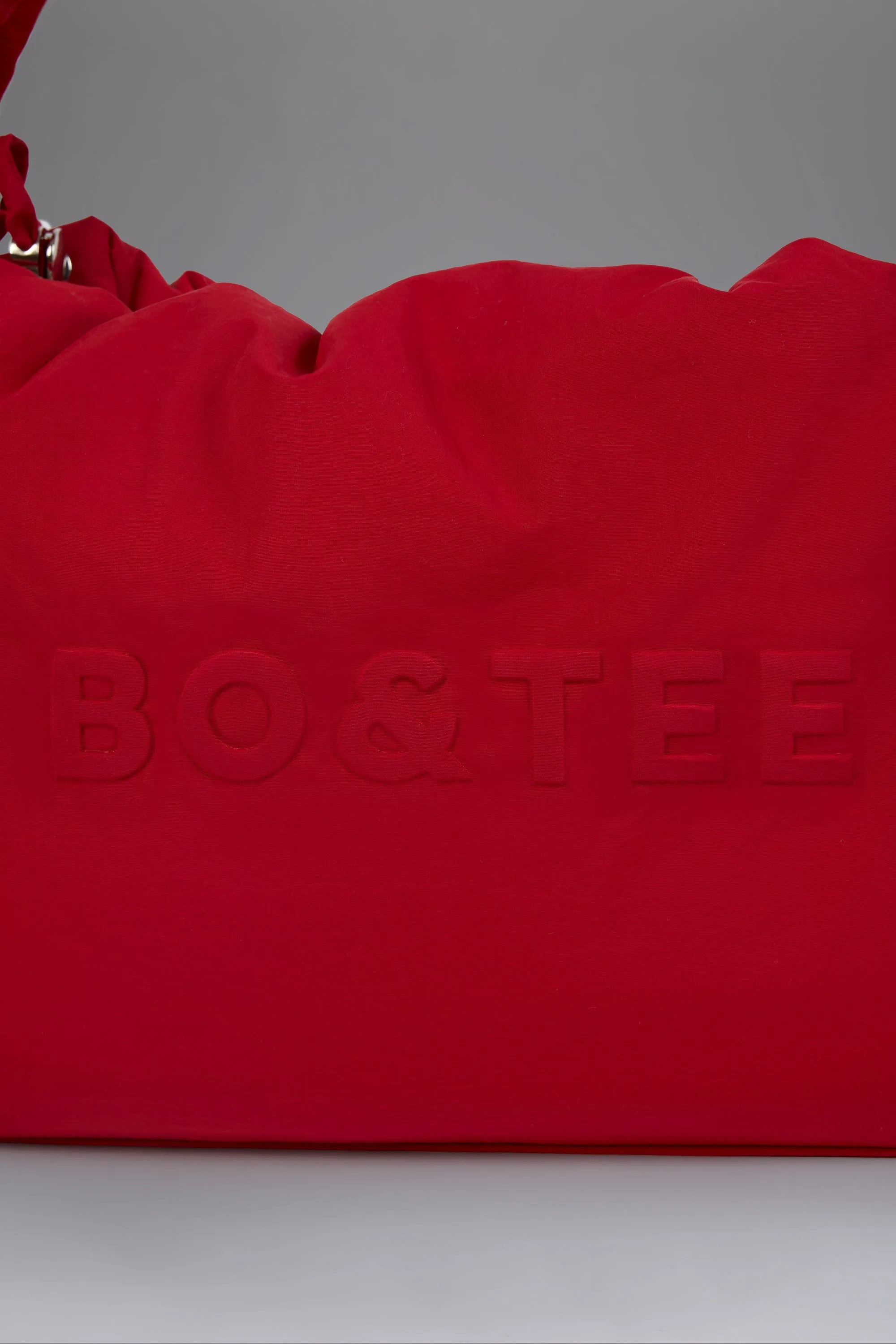 Drawstring Puffer Tote Bag in Cherry Red