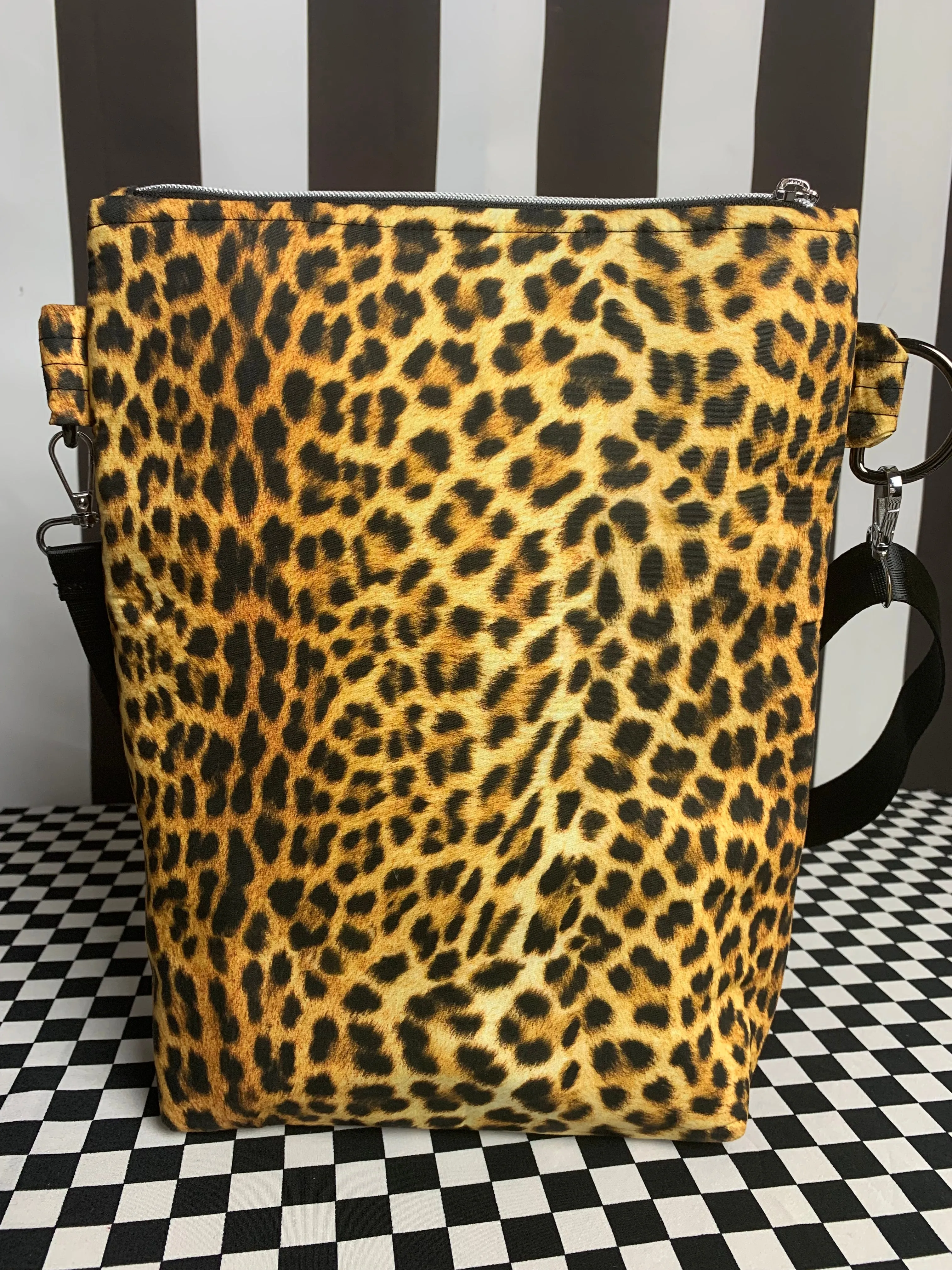 Elvis graffiti and leopard print fan art frame it crossbody bag
