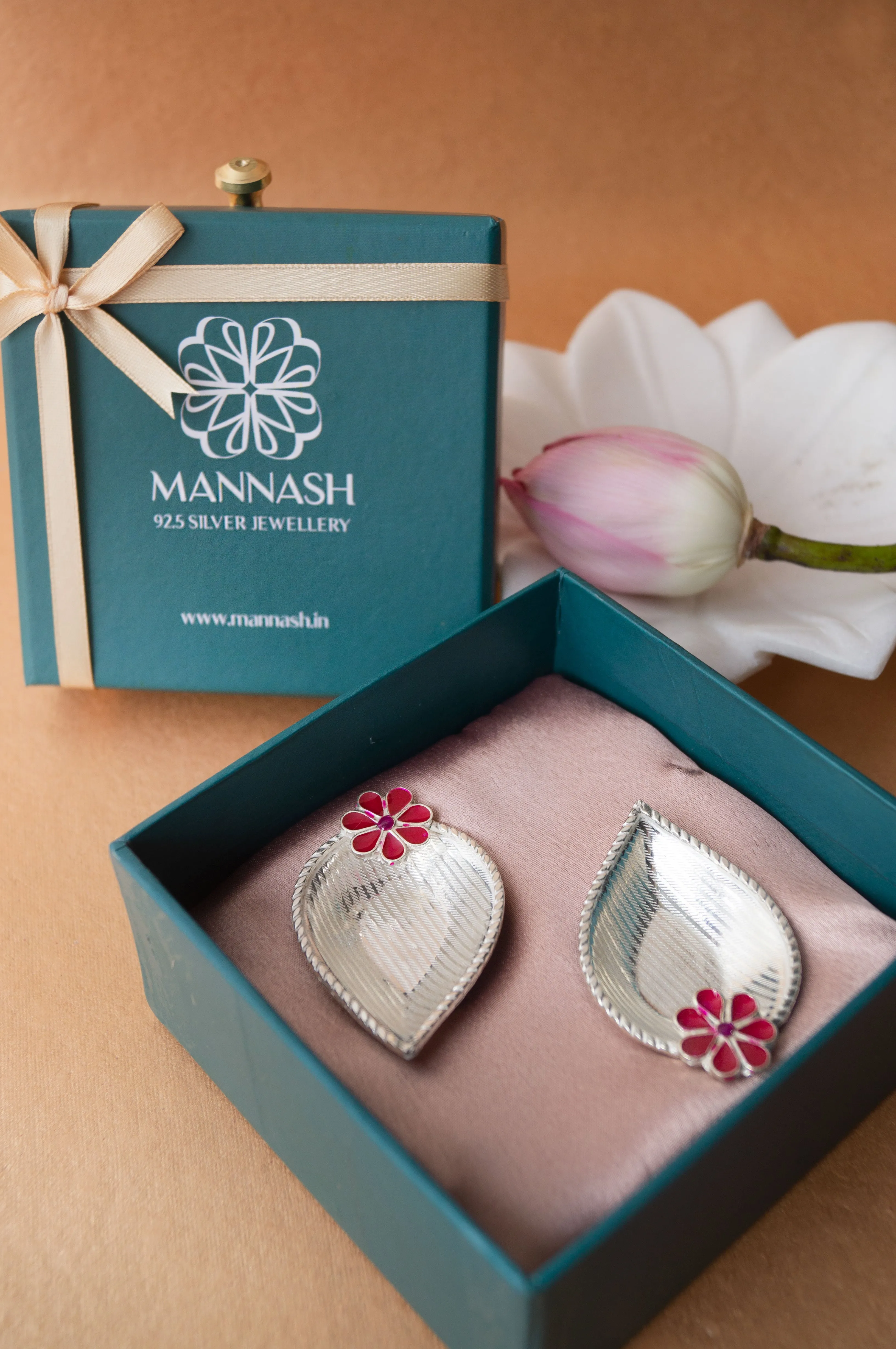 Exquisite Sterling Silver Flower Mini Meena Prasad Plate Set Of 2
