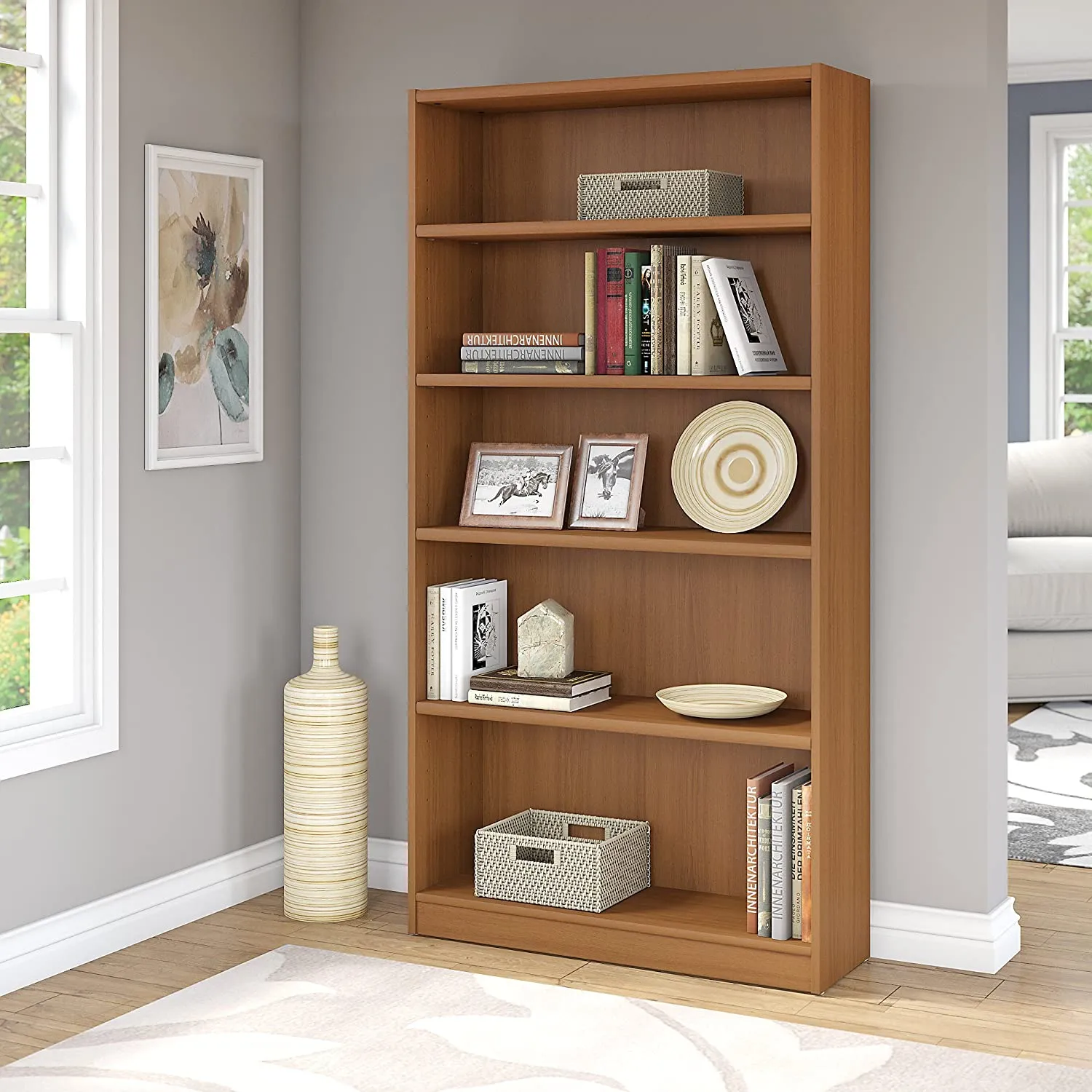 Great Quality Bush 5 Shelf Bookcase in Royal Oak! Bush makes Quality Long Lasting Pieces! Retails $460 