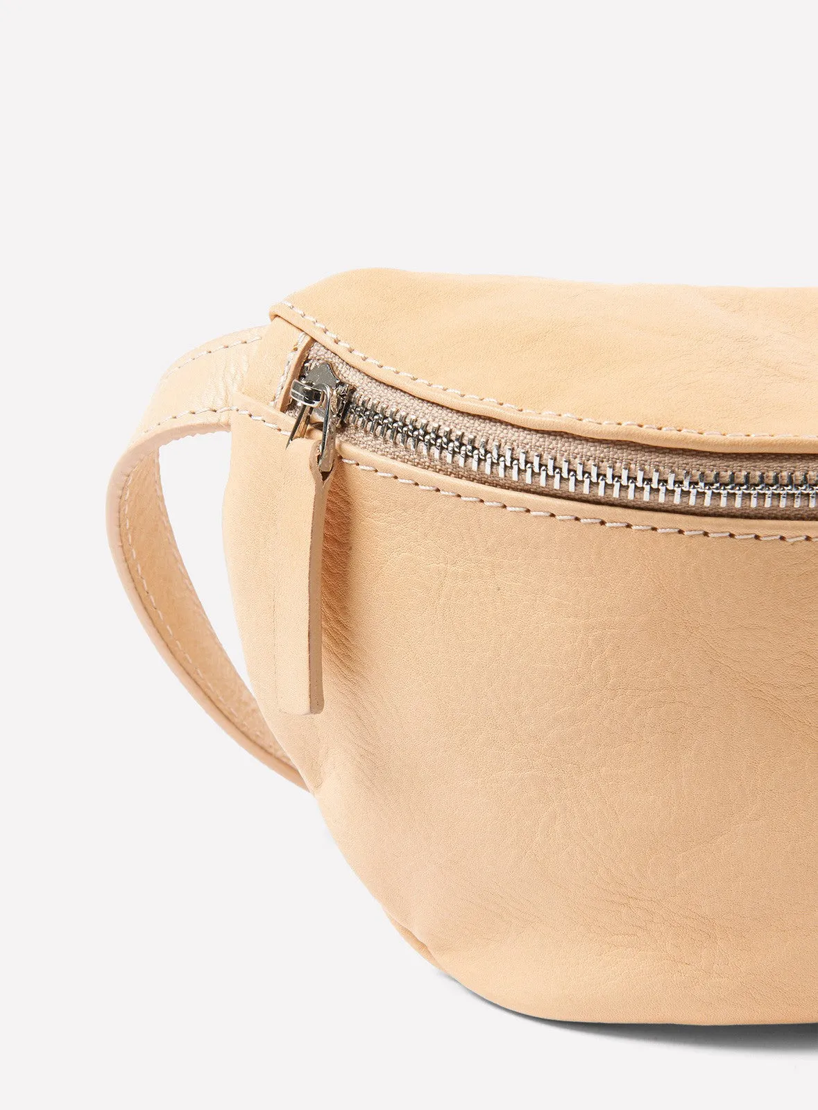 Hip bag in natural