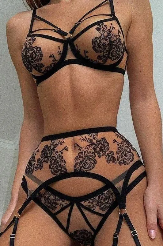 Lace split garter three-piece black set