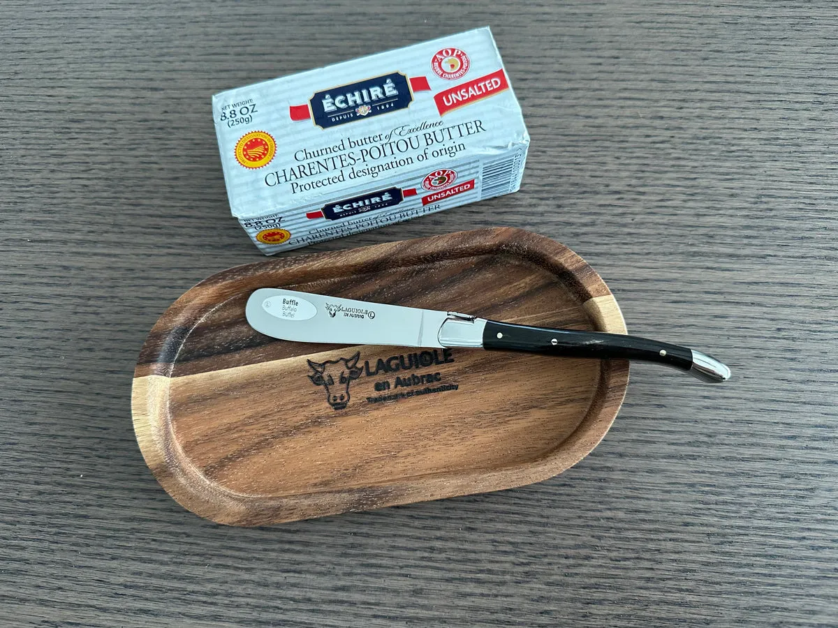 Laguiole en Aubrac Handcrafted Butter & Soft Cheese Knife With Buffalo Horn Handle & Oak Wood Rest Set