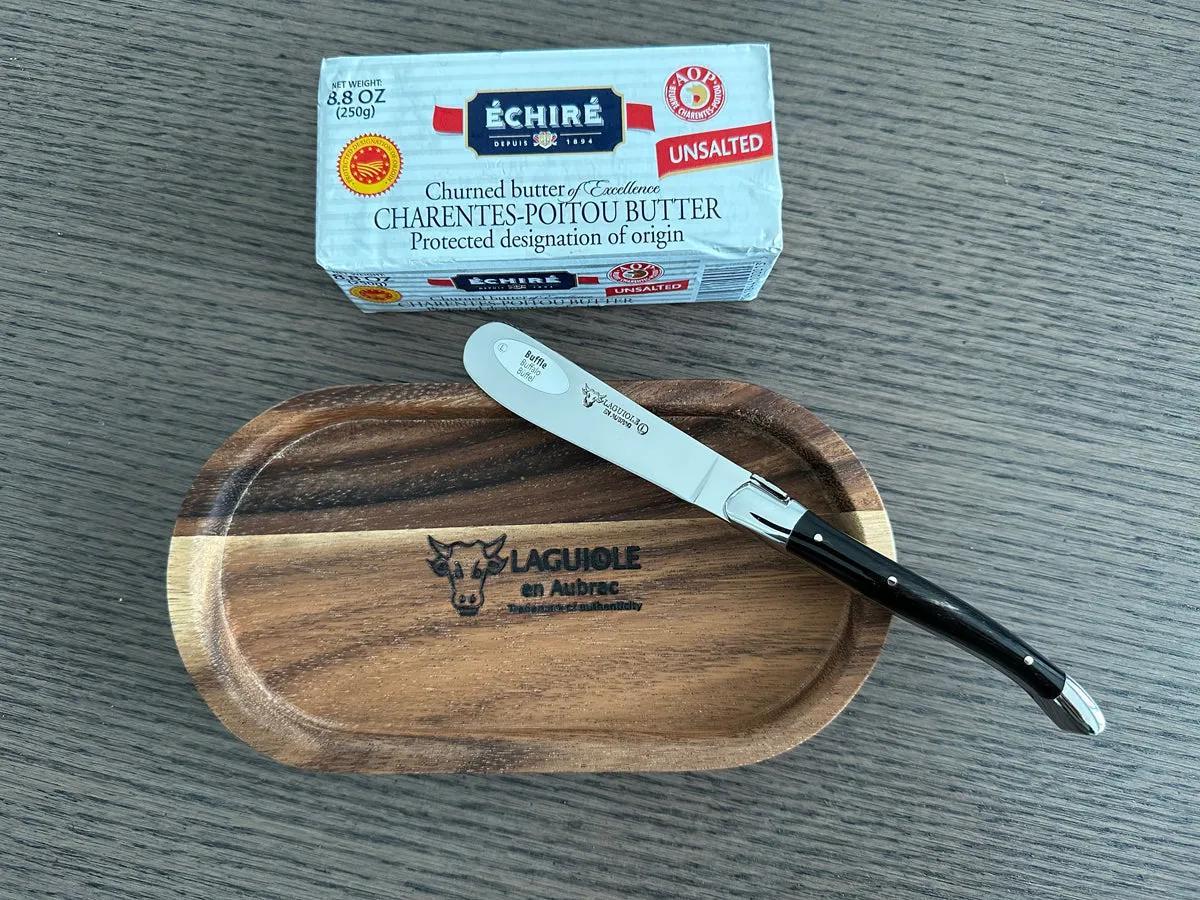 Laguiole en Aubrac Handcrafted Butter & Soft Cheese Knife With Buffalo Horn Handle & Oak Wood Rest Set