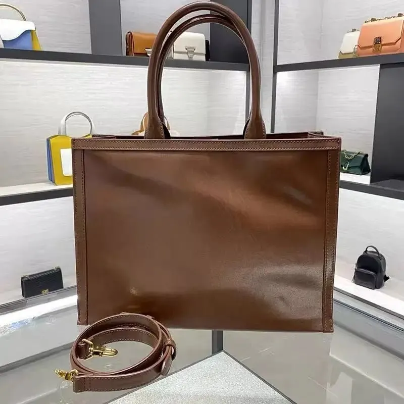 Large Tote Bag Women: Stylish Retro PU Tote with Magnetic Closure & Zippered Pockets - Stay Organized in Fashion