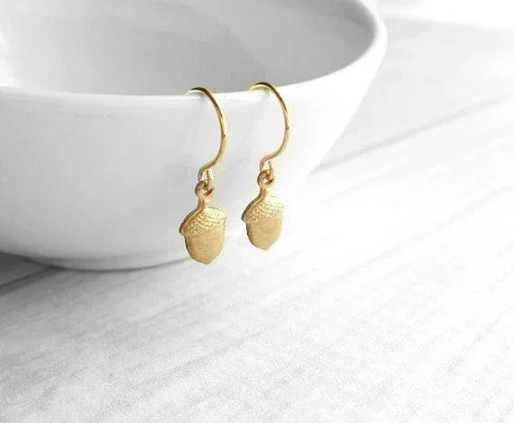 Little Silver Acorn Earrings, small silver acorn earring, antique silver acorn earring, acorn dangle earring, tiny acorn earring autumn fall
