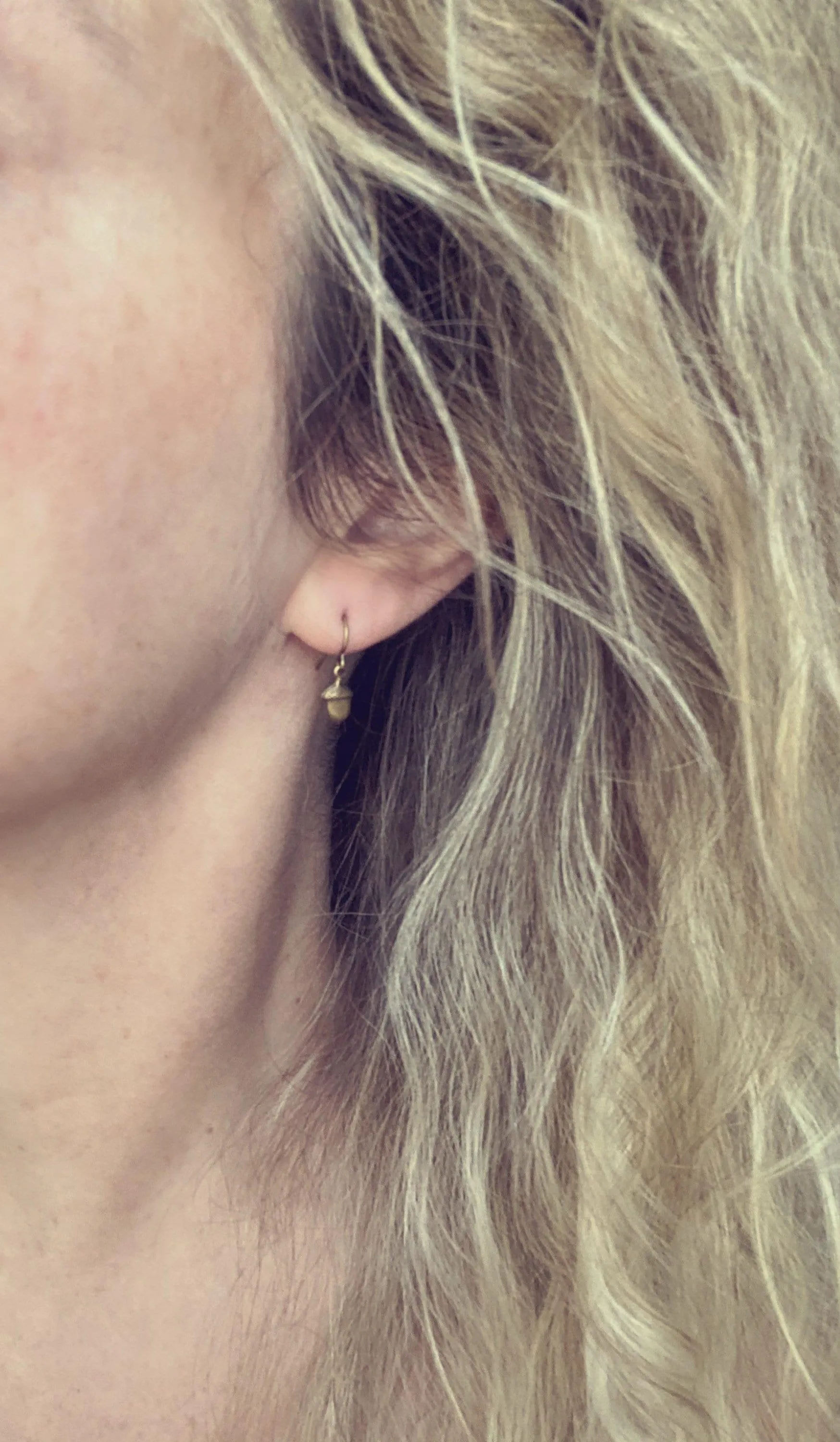 Little Silver Acorn Earrings, small silver acorn earring, antique silver acorn earring, acorn dangle earring, tiny acorn earring autumn fall