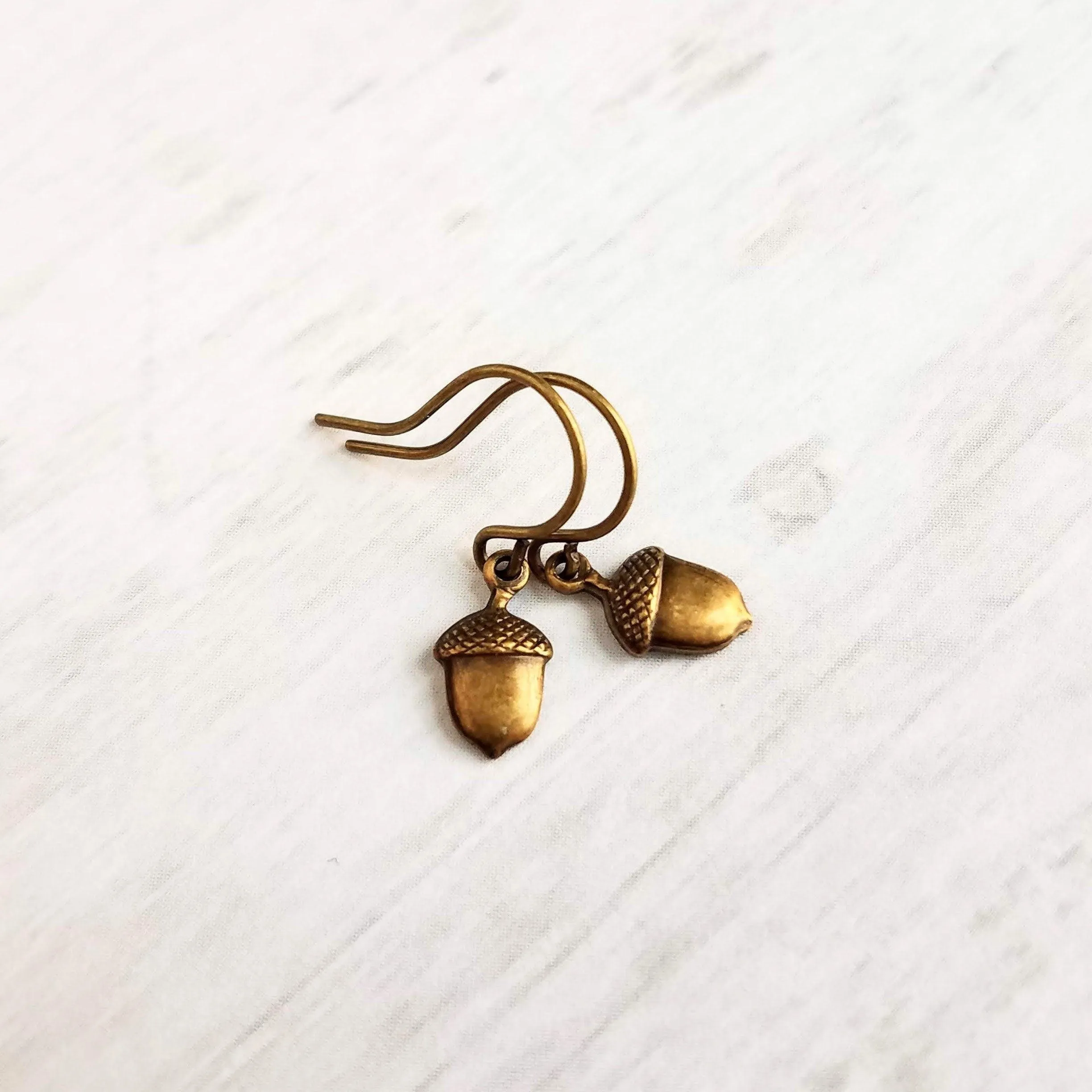 Little Silver Acorn Earrings, small silver acorn earring, antique silver acorn earring, acorn dangle earring, tiny acorn earring autumn fall