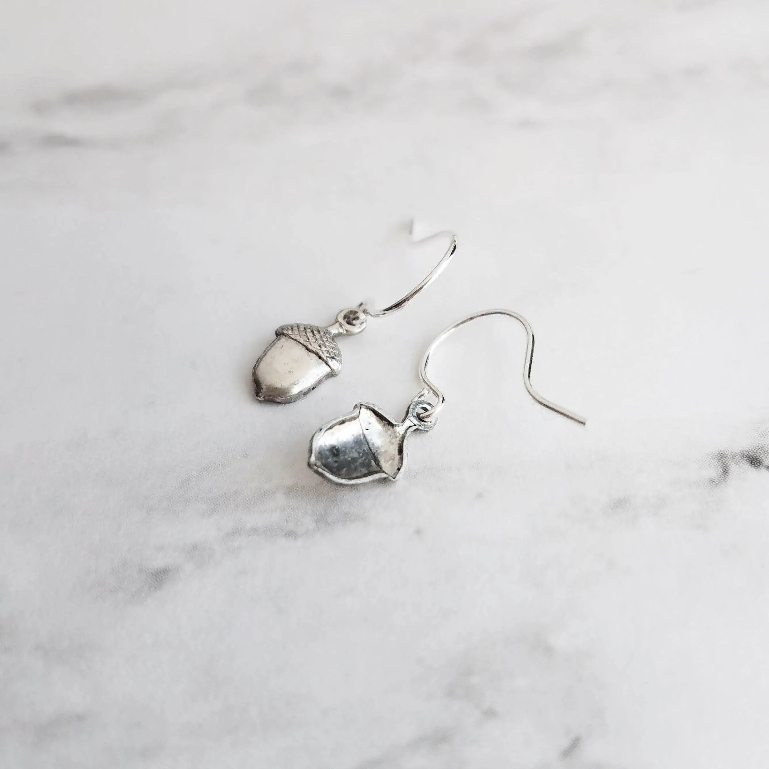 Little Silver Acorn Earrings, small silver acorn earring, antique silver acorn earring, acorn dangle earring, tiny acorn earring autumn fall