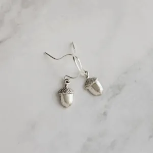 Little Silver Acorn Earrings, small silver acorn earring, antique silver acorn earring, acorn dangle earring, tiny acorn earring autumn fall