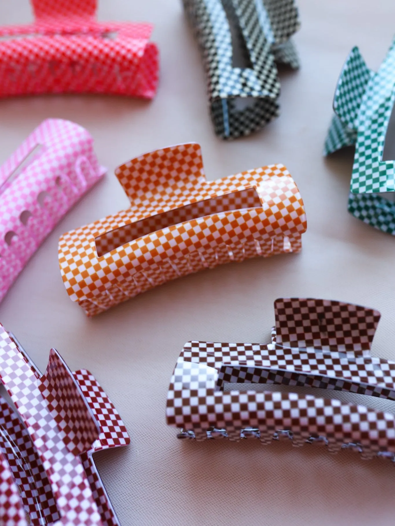 MINI CHECKERED RECTANGLE CLAWS