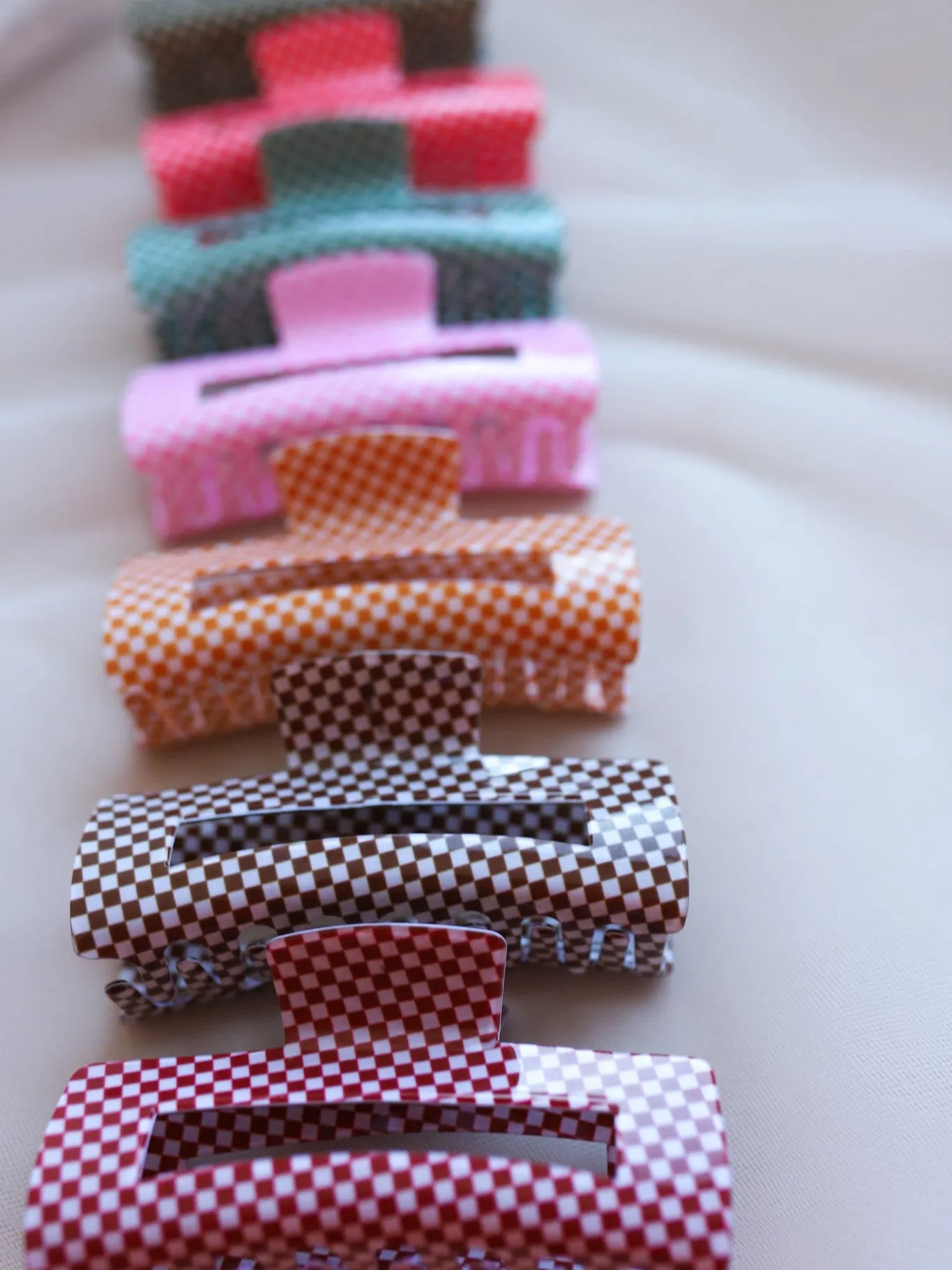MINI CHECKERED RECTANGLE CLAWS