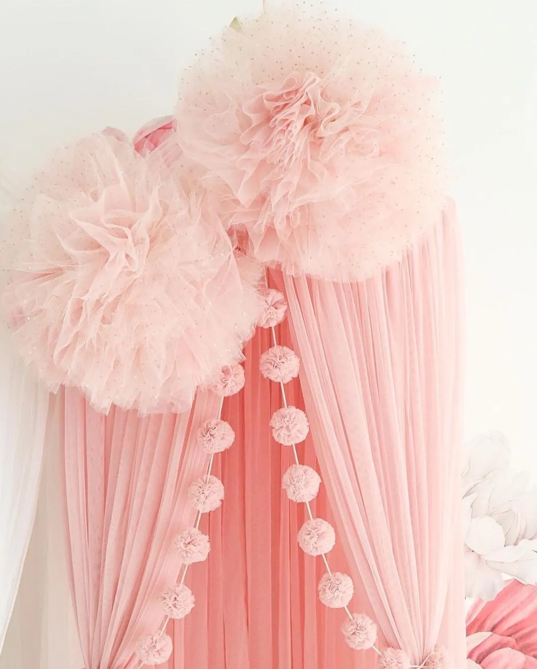 Mini Pom Garland - Light Pink
