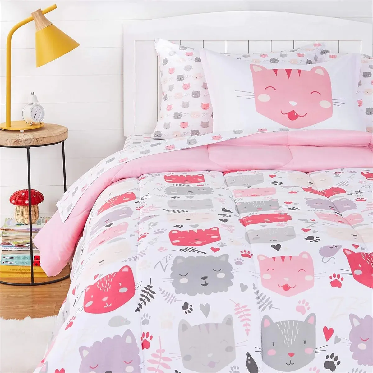 NEW AMAZON BASICS KIDS 5PC BEDDING SET TWIN Easy-Wash Microfiber Bed-in-a-Bag Bedding Set Pink Kitties, Sheets included!
