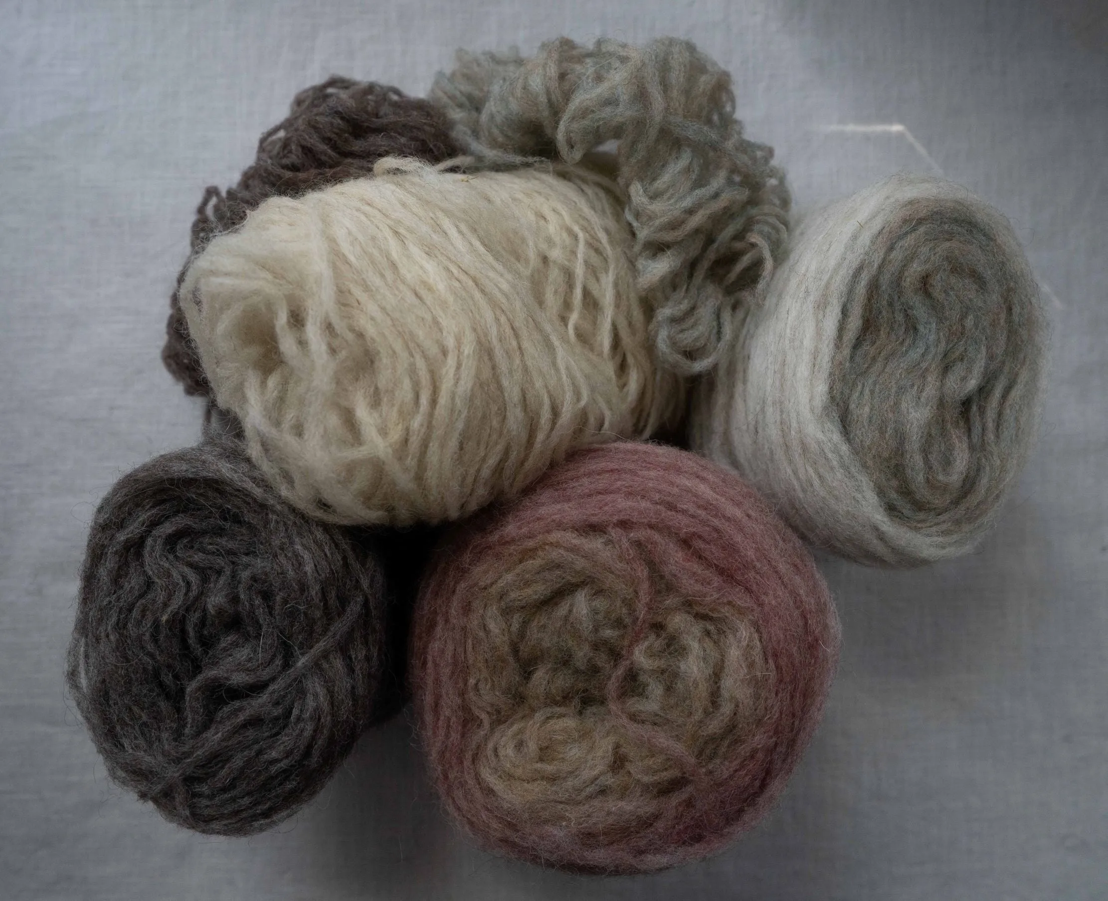 Nutiden Yarn – Mystery Box – Höner och Eir – Unspun Swedish Wool – New / Unused