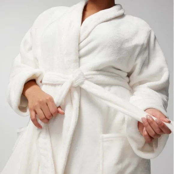 NWT Soma PLUSH Long-Sleeve Long Robe