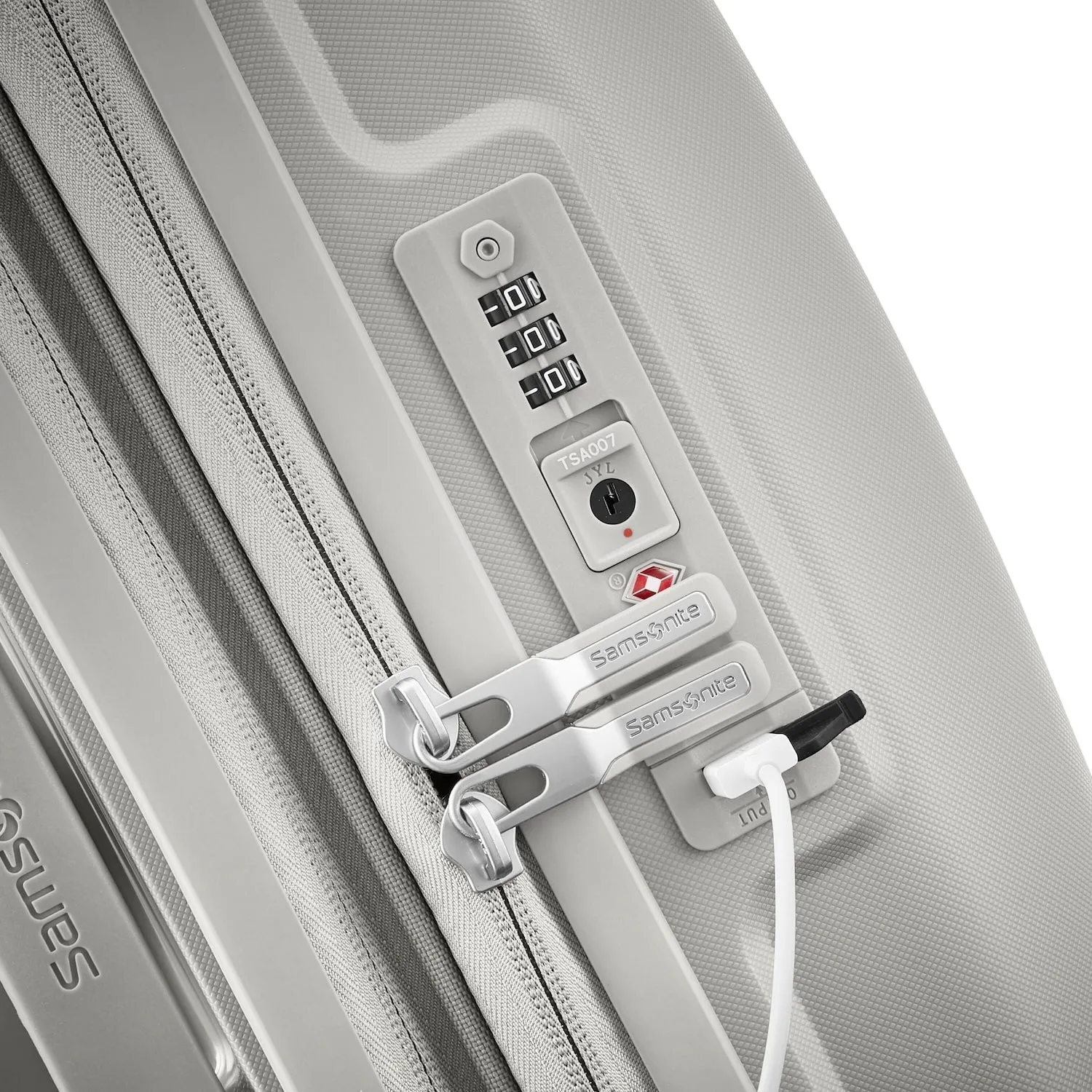 Outline Pro Spinner Carry-On