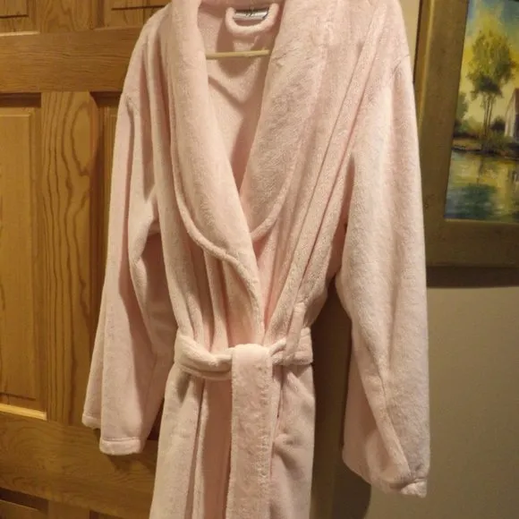 PLUSH and SOFT PINK ROBE WITH MATCHING BELT ~ Size: S/M