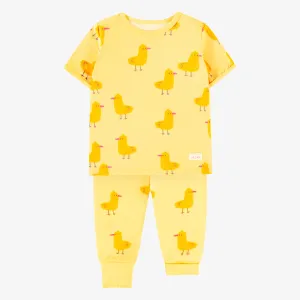 Pyjama deux pièces jaune en jersey extensible à motif de canards, bébé  || Yellow two pieces pyjamas in strech jersey with duck all over print, baby