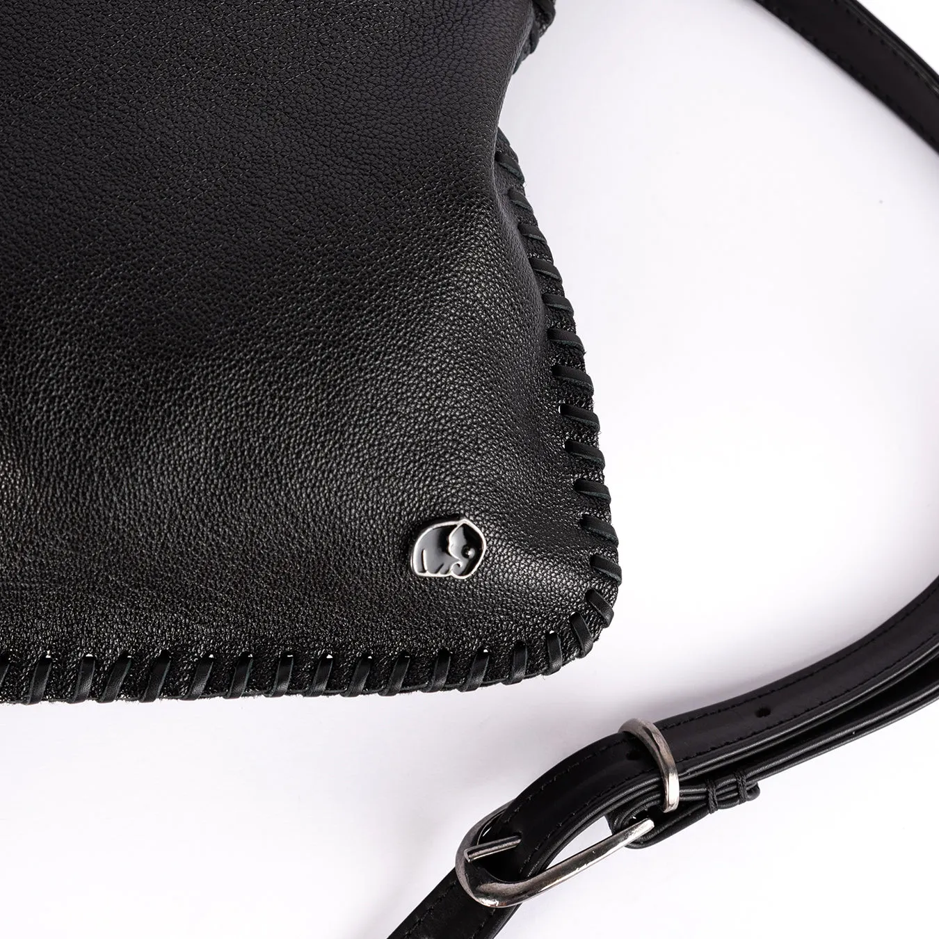 Rantu : Ladies Leather Crossbody Handbag in Black Cayak