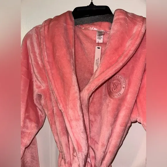 Robe Robe Short cozy soft plush Victoria’s Secret size xs/small sexy 💗✨pink sexy