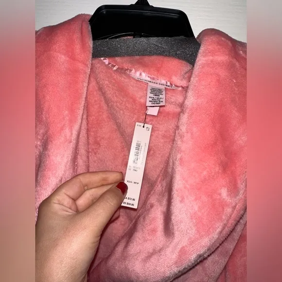 Robe Robe Short cozy soft plush Victoria’s Secret size xs/small sexy 💗✨pink sexy