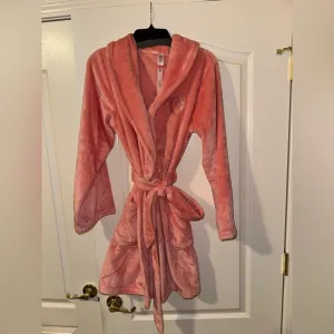 Robe Robe Short cozy soft plush Victoria’s Secret size xs/small sexy 💗✨pink sexy