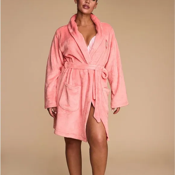 Robe Short cozy soft plush Victoria’s Secret size large/xlarge pink 💞✨