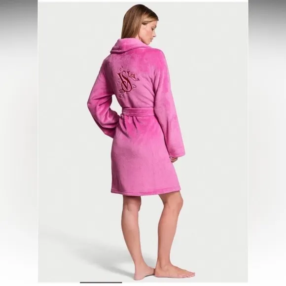 Robe Victoria’s Secret sexy cozy soft short robe size XS/S plush  pink peony✨🩷