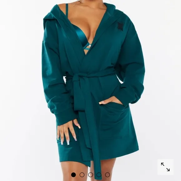 Savage X Fenty Forever Savage Showgirl Short Robe